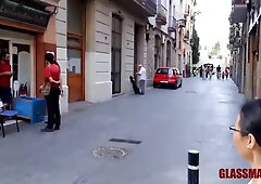 Nuestro seductor GLASSMAN se liga a una turista perdida Lady Mai , quieres ver sus artes y estrategias para ligar? Quieres ver como la entice? y quier