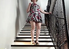 mommy masturbate on stairway