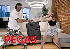 Elle Le Boude et Se Fait Fourré Solide