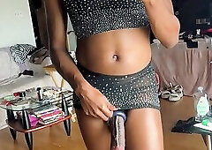 Ebony Sissy Cumming on Toes