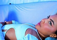 1st Lesbo Rencounter: My Girlfriend Teaches Me How to Eat Twat Correctly with a Quick Tongue