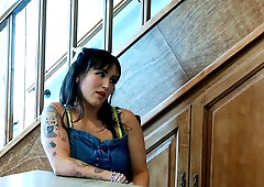 Eva confuses physical practices... - Jacquie et Michel TV