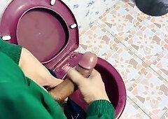 Amateur gay man jerks off in street food shop toilet