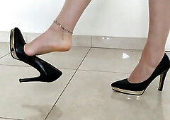 Foot show in high heels -- Dipping and dangling shoeplay