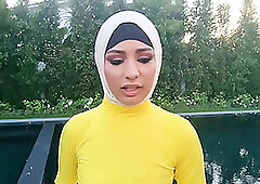 Hijab Babe Nina Grew Up Watching American Teen Movies And Is Obsessed With Becoming Prom Queen