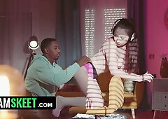 Jesus Reyes takes control in a heated session with a lingerie-clad gamer girl