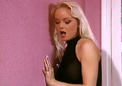 Glamorous blonde Silvia Saint knows how to suck a nice dick