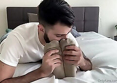 Nicksluckycharms worships really hot masterney