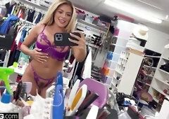Fuck Surprise - Vivianne DeSilva Avid For A double penetration In This Sexy Group-sex Scene