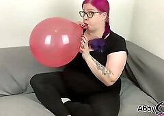 Looner Fetish: German Abby Strange pops balloons
