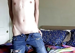 Blond twink Kayden Alexander wanks off to porn and cums