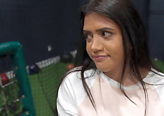 Glorious big ass babe gets fucked in the batting cage