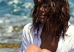 Skinny Czech MILF Anetta Keys poses nude