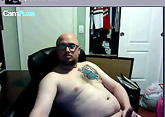 chubby guy cums