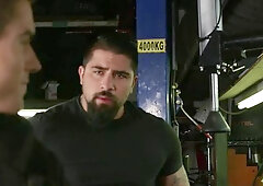 Bromo - Muscled pierced american twink boy anal fucks