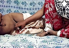 Milf mom meets an 18-year-old Indian girl in a steamy home session