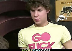 Teen stud seduces his buddy