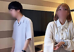 A plump and busty Japanese woman works at a hot spring, hand job and ejaculation shop.