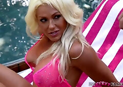 Taylor Vixxen - Big tits
