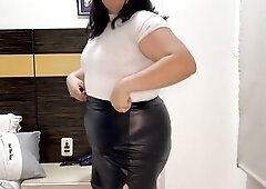 Ashly is a chubby young woman who enjoys sucking cock, loves slapping her buttocks and swallowing a lot of milk