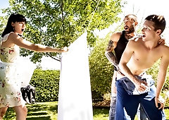 Hairy beefcake Markus Kage fucks Benjamin Blue outdoors