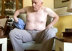 Mature daddy Fww787 enjoys solo stroking while naked