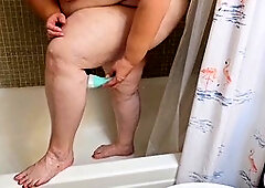 Plus-size MILF seduces with her massive open wet pussy