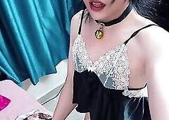 Vietnamese Lady - Velvetchan with her doll 2