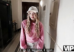 What starts as an usual delivery quickly takes an unexpected turn when a assured courier strikes up a conversation with the woman answering the door. 