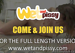 Dirty Babe Alexis Crystal Soaks Herself