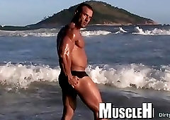 Big dick bodybuilder outdoor and cumshot