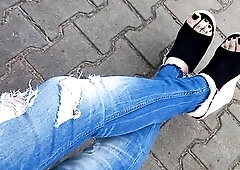 I went for a walk this day in high wedges and slender jeans.