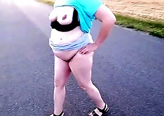 Amateur Kasiapiotrek reveals her forbidden side on a public road