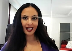 Cute amateur brunette naughty in solo jerking show on camera