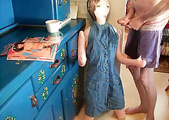 Abspritzen vor Zuschauern (Puppen-Sperma-Mix 1)