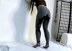 Efter Sex For At Tisse Bundet Med Fuld Blære. Alle Tissede I Mine Leggings