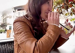 Bella Tina - Le Defi De Sucer Un Inconnu