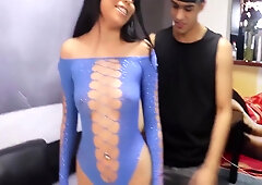 Hermosa Latina And Latina Hermosa In Vecina Caliente: Mi Hermosa Vecina Latina Colombiana Viene De Paseo Y Se Quedo Sola En La Cada De Sus Amigos, Ell