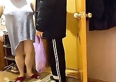 wanking with a sextoy to a courier