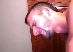 Ripped amateur tugs cock after gym workout