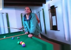 Rapaz fez aposta e acabou dando cu para travesti