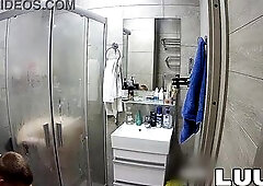 LUUV. Kareflore and Abbadon film their real amateur, homemade washroom routine, showing maximum real life openness