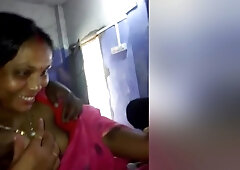 Exclusive- Desi Randi Bhabhi Showing Her Boobs