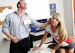 Amorous Kiara Night's blonde trailer