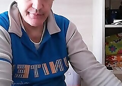 A Sunny Day Started with a Pleasant Penis Massage and a Piss