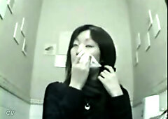 Hot looking Asian releasing herself off the wee on toilet cam