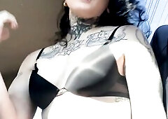 SLUTTY TRANS WENCH HAS AN EXPLODING CLIMAX IN THE CAR