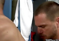 Hot stud gets analzied as he sucks