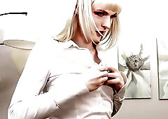 Tranny Lianna Lawson Massaged By Summer Hart