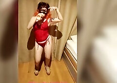 Hawt gal in mask plays with sextoy in her booty